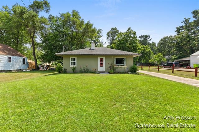 front view picture of 905 W Montcalm Street, Greenville, MI. 48838