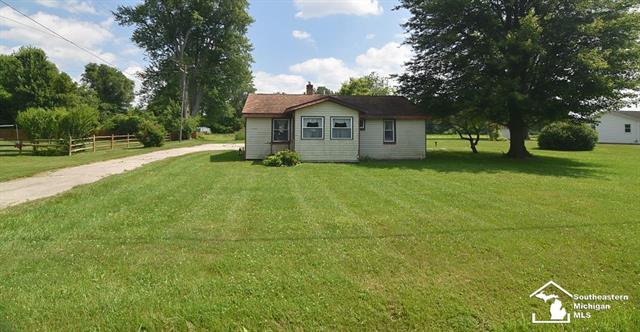 front view picture of 13493 Dixon Road, Dundee, MI. 48131