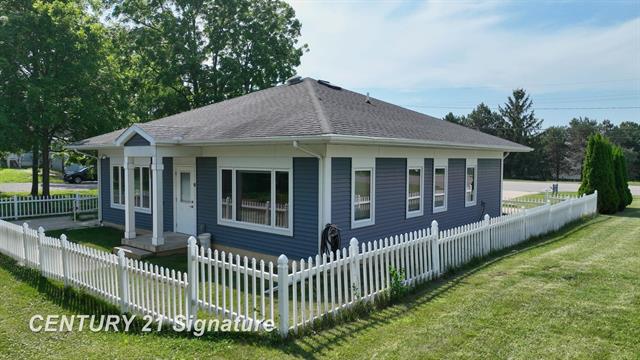 front view picture of 1441 E Maple Avenue, Burton, MI. 48529