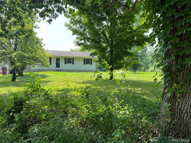 front view picture of 6197 Sober Road, Fowlerville, MI. 48836