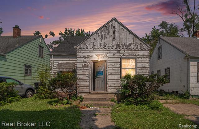 front view picture of 17550 Vaughan Street, Detroit, MI. 48219