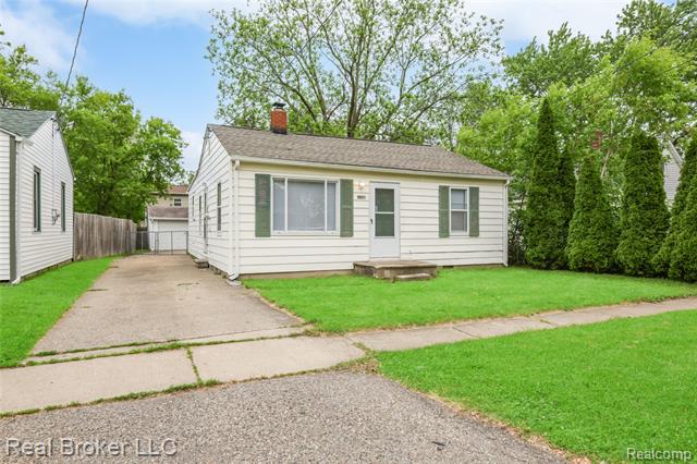 front view picture of 1165 Carman Street, Burton, MI. 48529