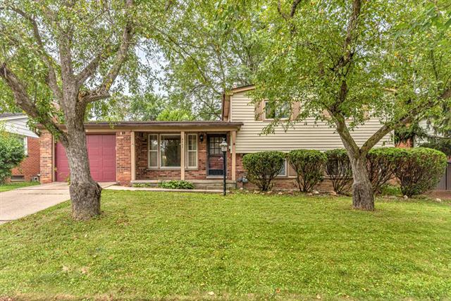 front view picture of 2707 Brandywine Drive, Ann Arbor, MI. 48104