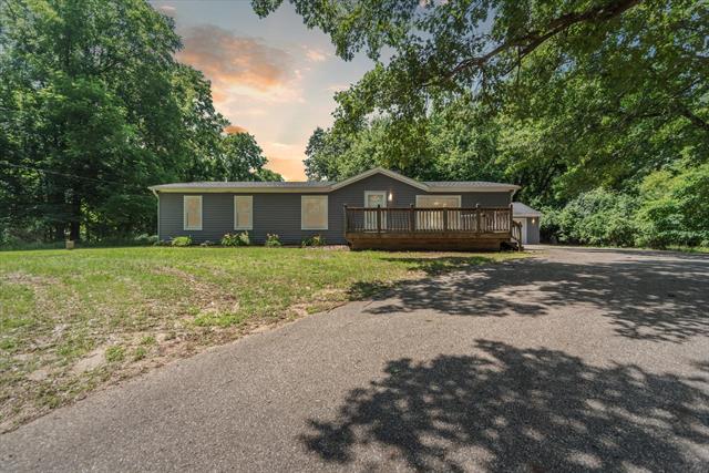 front view picture of 19905 North Avenue, Battle Creek, MI. 49017