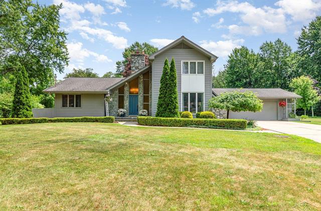 front view picture of 859 Foxboro Road, Saginaw, MI. 48638