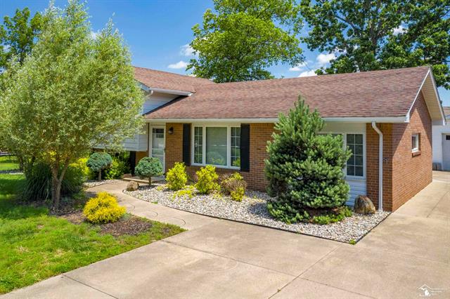 front view picture of 7558 Indian Road, Temperance, MI. 48182