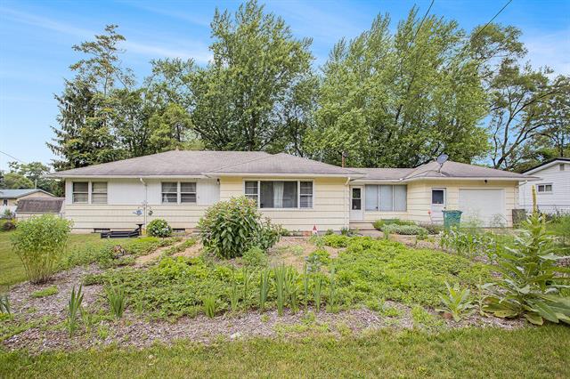 front view picture of 23 Riviera Drive N, Battle Creek, MI. 49037