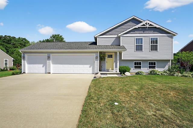 front view picture of 69763 Fox Crossing, Edwardsburg, MI. 49112
