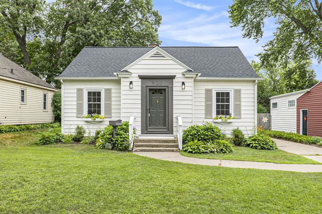 front view picture of 920 S Ottillia Street Se, Grand Rapids, MI. 49507