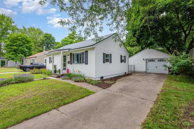 front view picture of 1020 Elizabeth Street, Mount Pleasant, MI. 48858