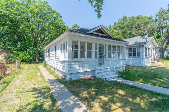 front view picture of 1723 Elwood Street, Muskegon, MI. 49441