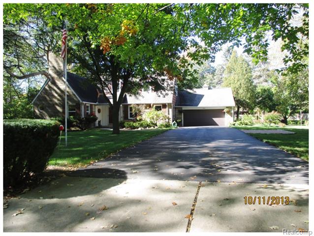 front view picture of 2424 Dayton Drive, Ann Arbor, MI. 48108