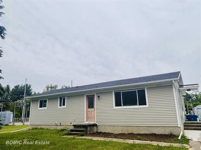 front view picture of 452 Birch Street, Vassar, MI. 48768