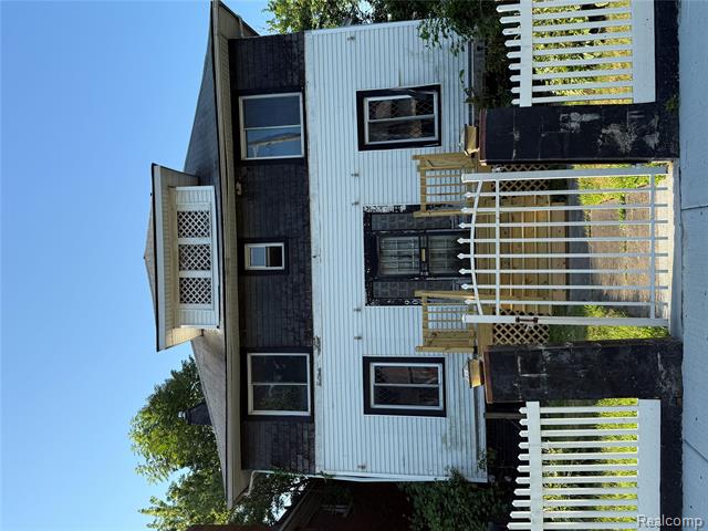front view picture of 909 Burlingame Street, Detroit, MI. 48202