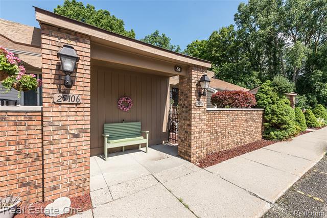 front view picture of 25104 Hamilton Court, South Lyon, MI. 48178