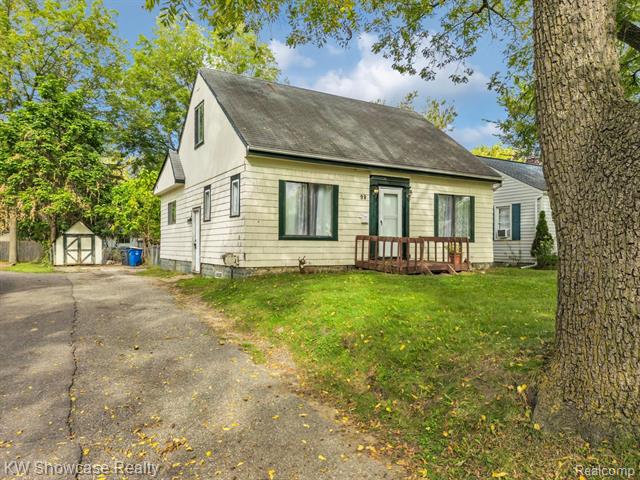 front view picture of 98 S Tilden Ave, Waterford, MI. 48328