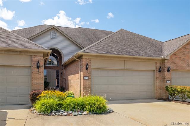 front view picture of 33796 Michigamme Drive, New Baltimore, MI. 48047