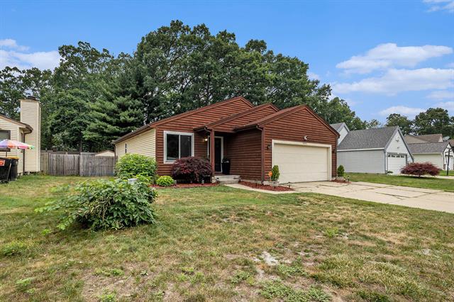 front view picture of 5555 Osborne Avenue Se, Grand Rapids, MI. 49548