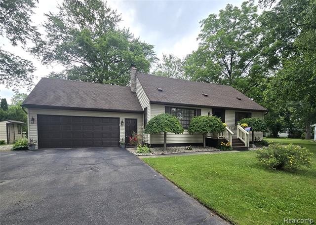 front view picture of 11019 Washington Avenue, Mount Morris, MI. 48458