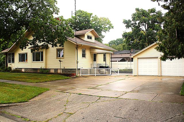 front view picture of 1711 Raymond Street, Bay City, MI. 48706