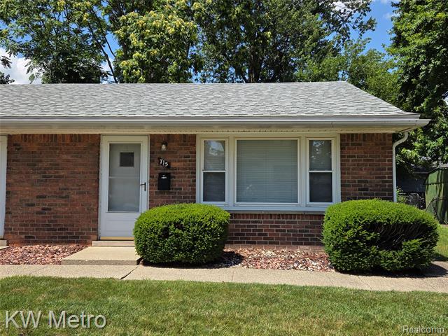 front view picture of 715 E University Avenue, Royal Oak, MI. 48067