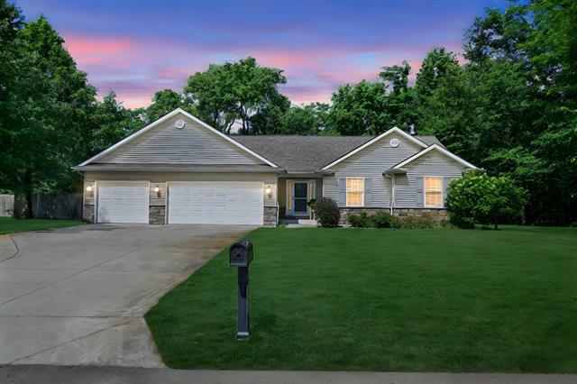front view picture of 69846 Roy Drive, Edwardsburg, MI. 49112