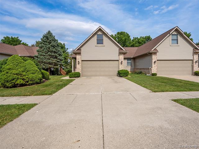 front view picture of 299 Creekwood Circle, Linden, MI. 48451