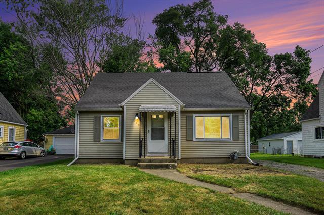 front view picture of 932 Parker Avenue, Kalamazoo, MI. 49008