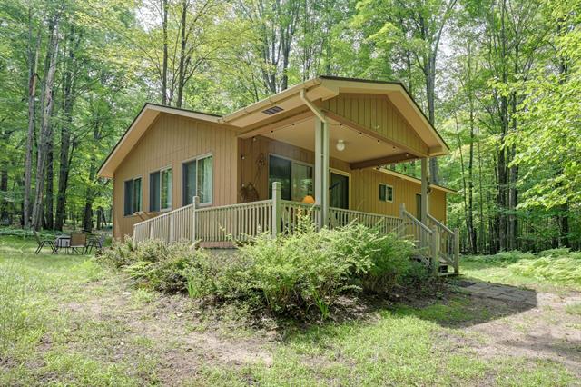 front view picture of 5154 Cherry Road, Farwell, MI. 48622
