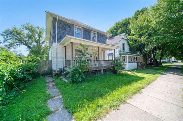 front view picture of 607 1St Street, Jackson, MI. 49203