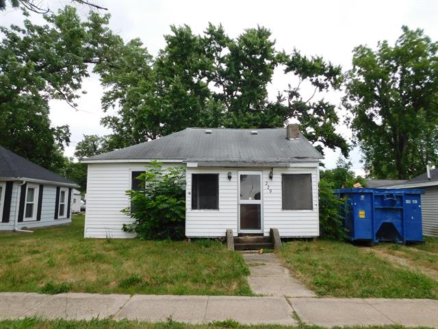 front view picture of 229 S Pleasant Street, Watervliet, MI. 49098