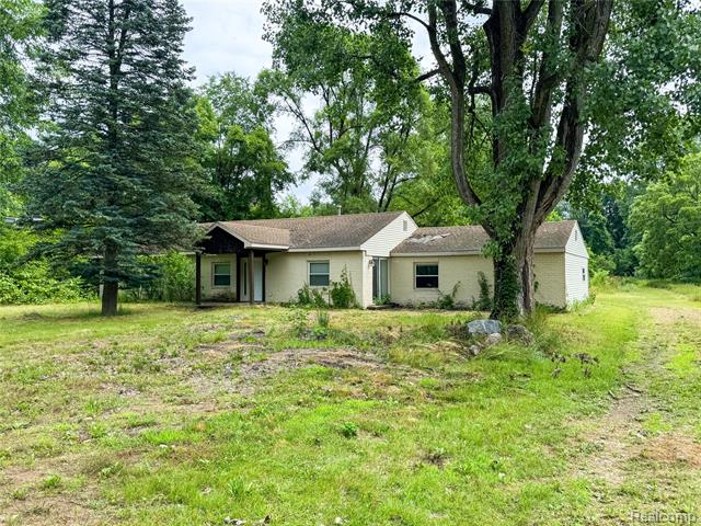 front view picture of 7889 Chilson Road, Pinckney, MI. 48169