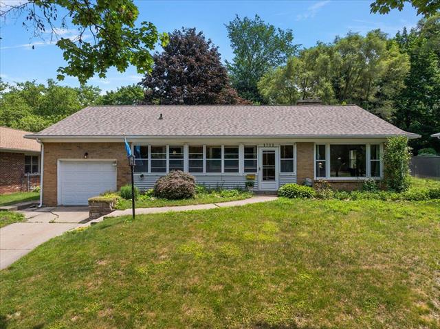 front view picture of 1712 Rosewood Avenue Se, Grand Rapids, MI. 49506