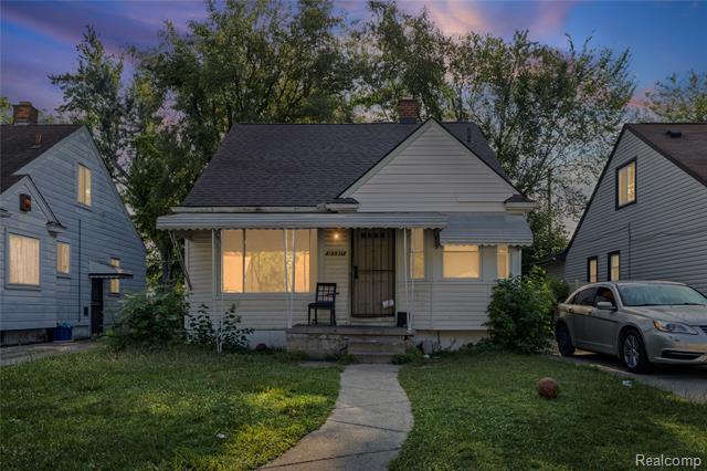 front view picture of 18936 Gilchrist Street, Detroit, MI. 48235