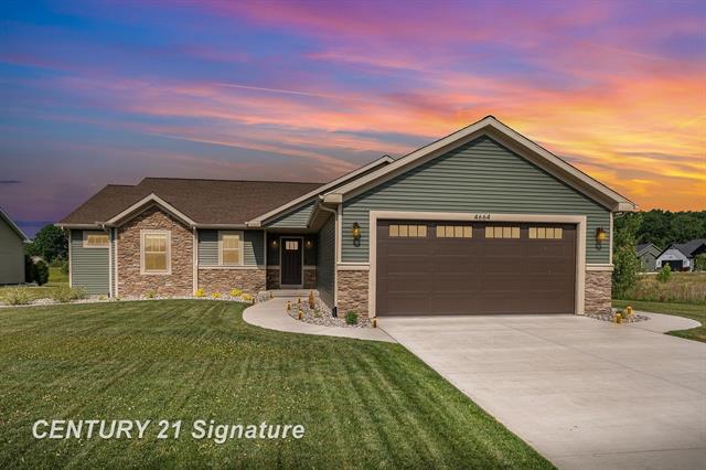 front view picture of 4664 N West View Drive, Bay City, MI. 48706