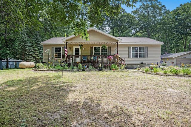 front view picture of 1375 56Th Street, Fennville, MI. 49408