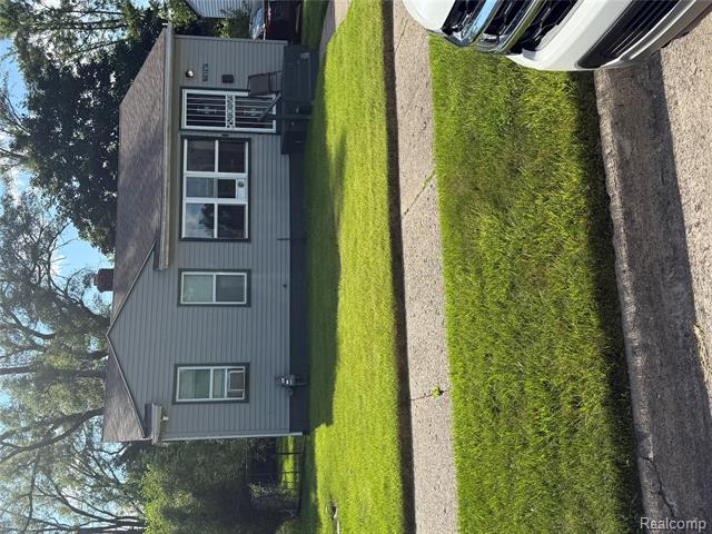front view picture of 19361 Lindsay Street, Detroit, MI. 48235