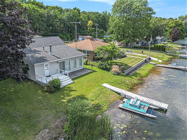 front view picture of 210 Oak Grove Drive, Brooklyn, MI. 49230