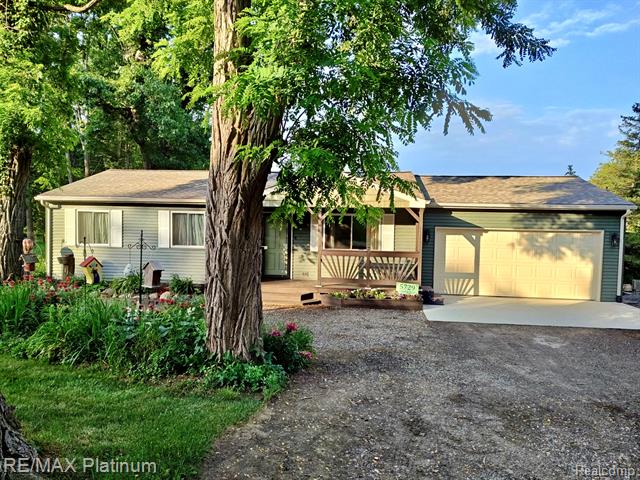 front view picture of 5729 Crandall Road, Howell, MI. 48855