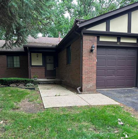 front view picture of 41 Parkplace W Road, Allen Park, MI. 48101