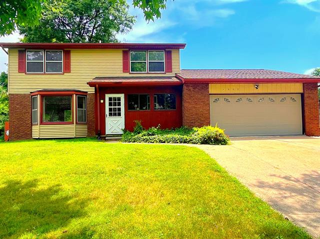 front view picture of 3226 Stonewood Drive, Lansing, MI. 48912