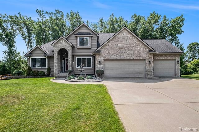 front view picture of 2390 Torrey Grove Court, Fenton, MI. 48430
