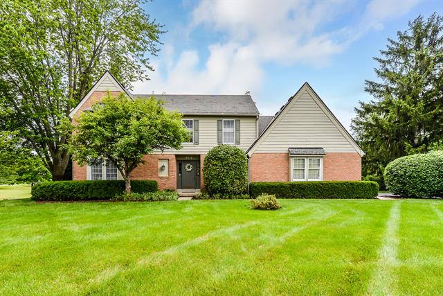 front view picture of 2912 Robal Court, Saline, MI. 48176