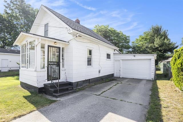 front view picture of 2223 Hughes Avenue, Muskegon, MI. 49441