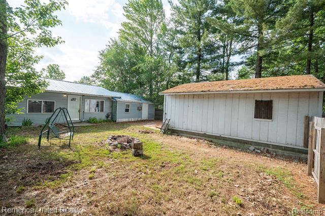 front view picture of 106 Devonshire Drive, Prudenville, MI. 48651