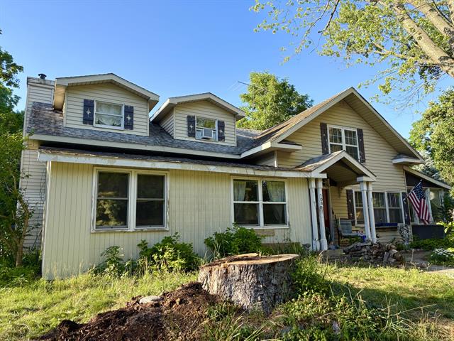 front view picture of 108 S Union Street, Douglas, MI. 49406