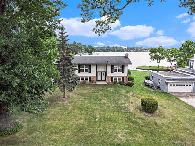 front view picture of 231 Lakeshore Drive, Battle Creek, MI. 49015