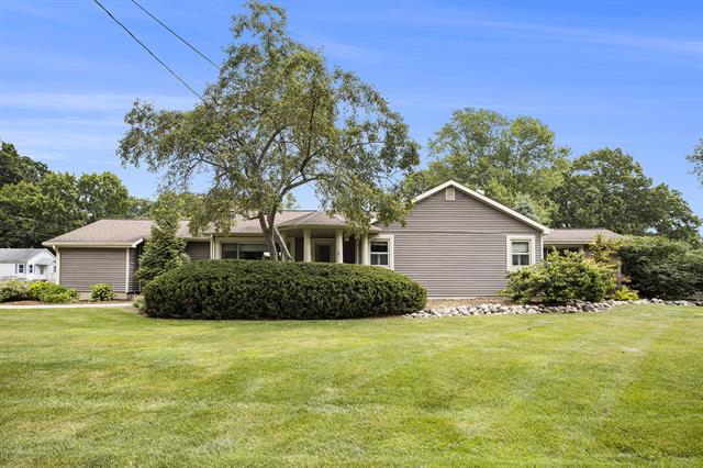 front view picture of 201 Woodrow Avenue S, Battle Creek, MI. 49015