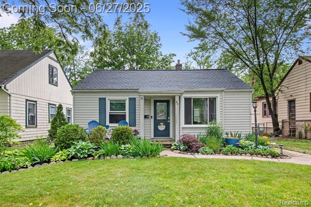front view picture of 94 S Tilden Ave, Waterford, MI. 48328