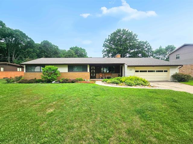 front view picture of 3374 Elmwood Street, Clio, MI. 48420